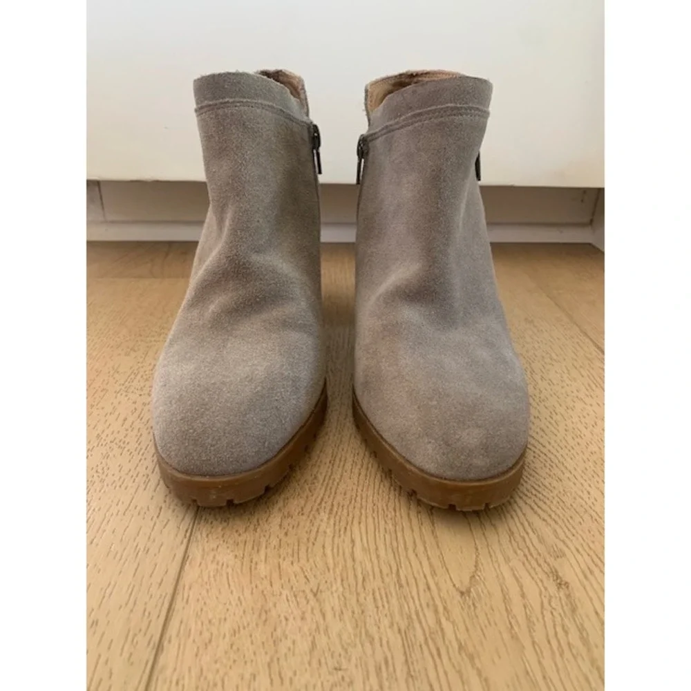 Lucky Brand Grey Suede Ankle Boots Lug Sole Stacked Heel Booties Womens 7.5 M 38
